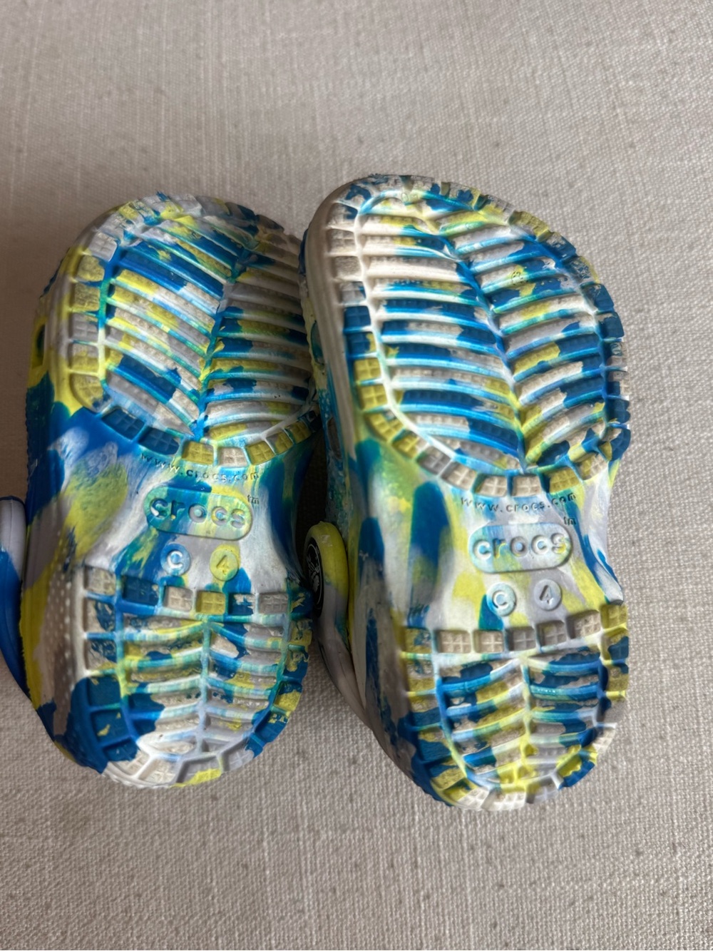 Crocs Boy Toddler Water Shoes in Blue, Yellow & White Tye Dye- GUC, size C4 - Picture 3 of 3